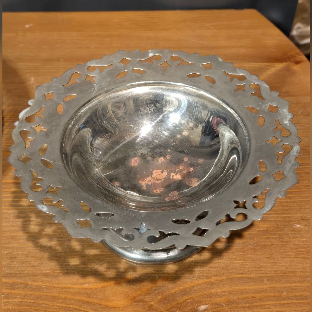 Vintage C & L Silver Plated EP on Copper English Pedestal Bowl, 6.5" - Picture 2 of 8